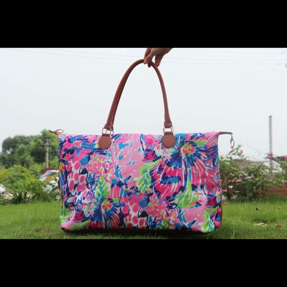 Lilly looking Weekender bag